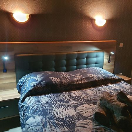 Hotel Du Centre 구그넌 외부 사진
